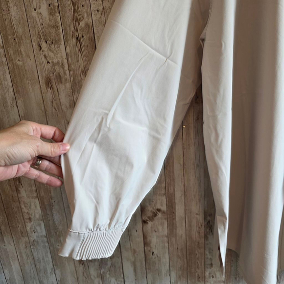 Women's Nike Beige Dri-Fit Casual Button Down Shirt L NWOT - Picture 4 of 9